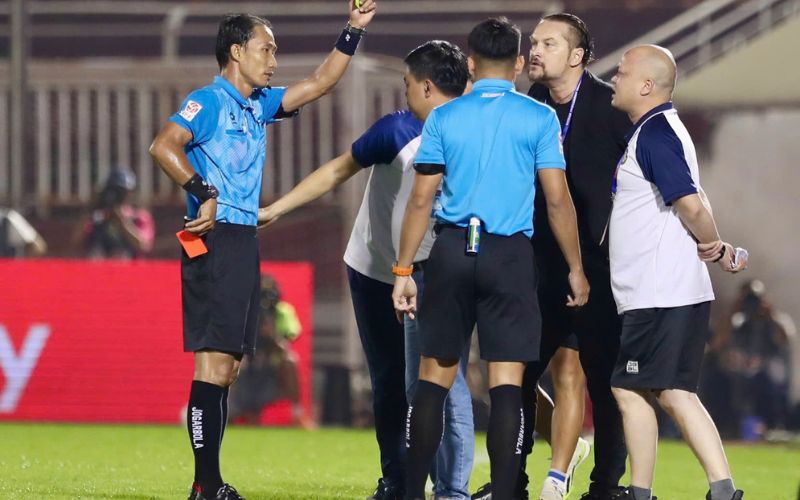 Cách tính thẻ vàng trong cá độ bóng đá